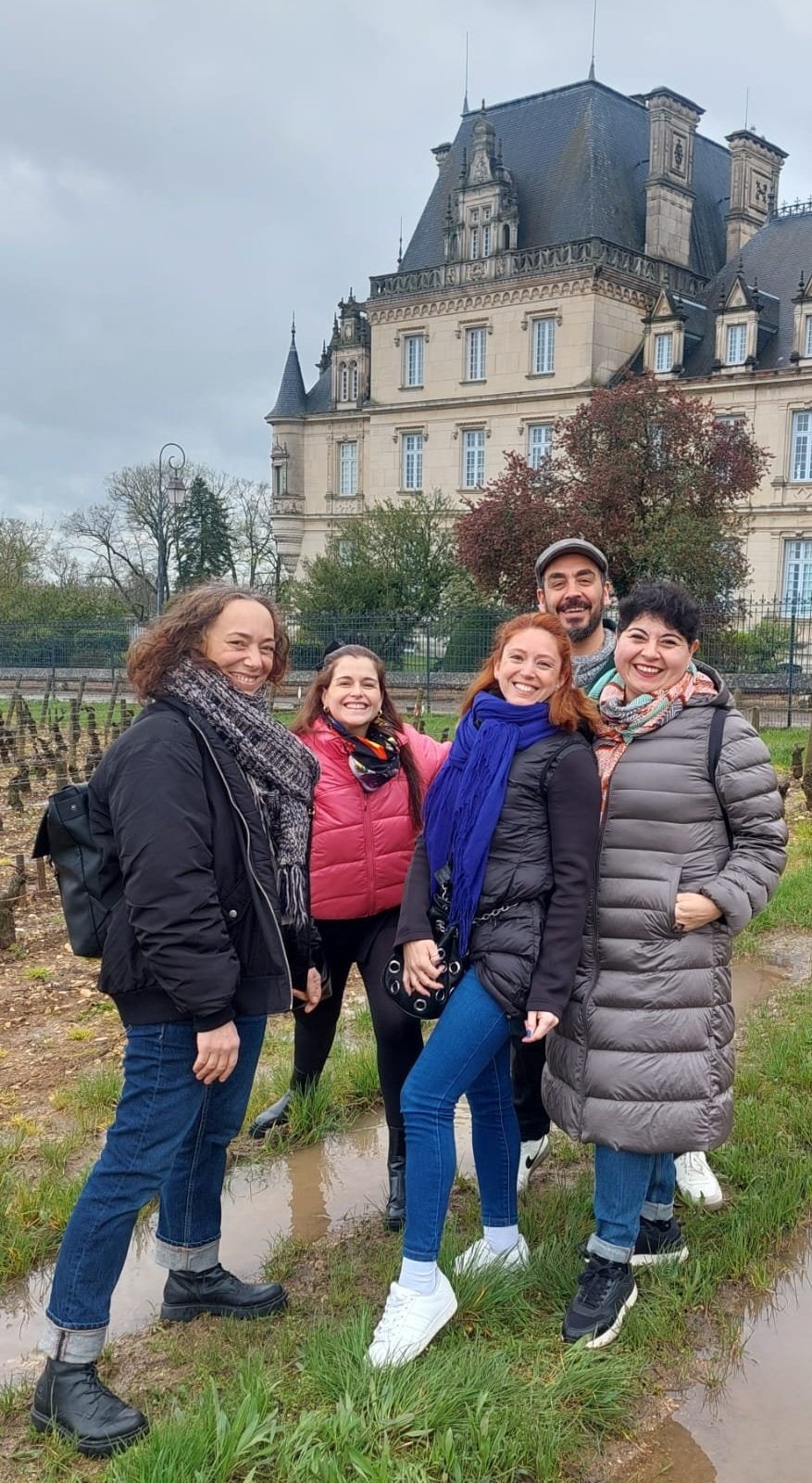 El equipo de La Carbonera al completo... ¡vive la France y viva el vino!